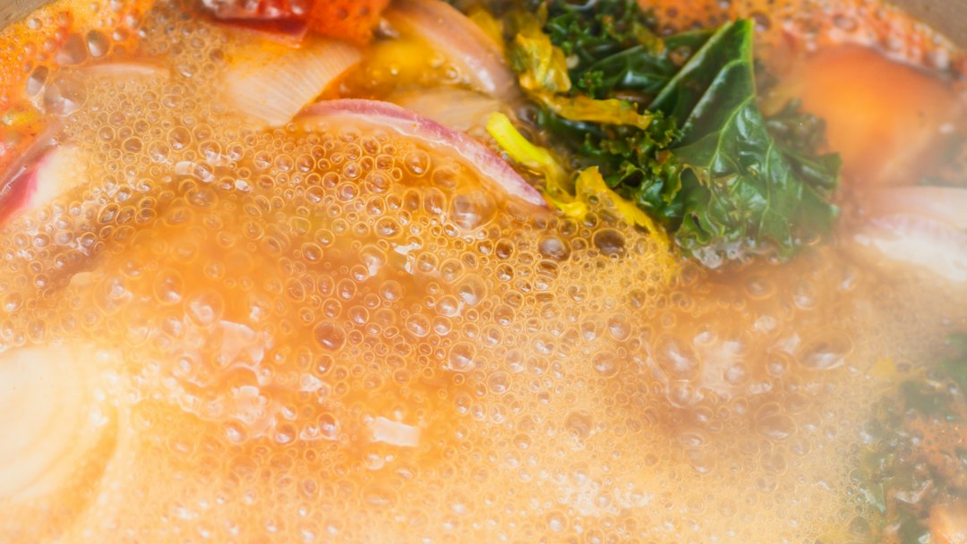 Bouillon wecken: zo doe je het veilig en stap voor stap